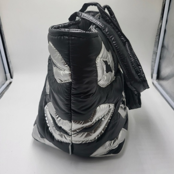 NWT Wildfox’s Embroided Lips Icon Tote Black Quilted w Silver Lips - Picture 2 of 7